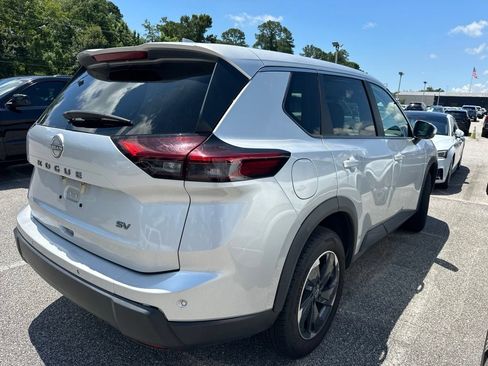 Used 2024 Nissan Rogue SV FWD image 6