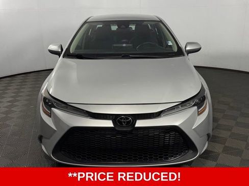 Used 2021 Toyota Corolla LE FWD image 2