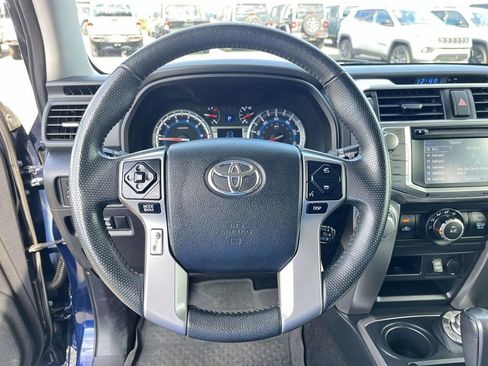 Used 2017 Toyota 4Runner SR5 Premium image 16