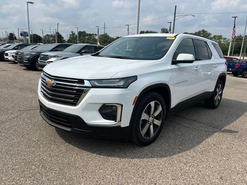 Used 2023 Chevrolet Traverse LT w/ LT Premium Package AWD/4WD image 29
