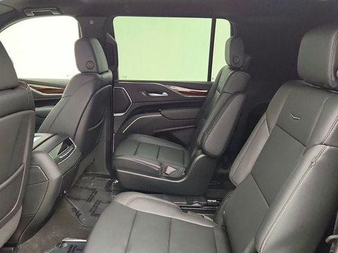 Used 2024 Cadillac Escalade ESV Luxury RWD image 19
