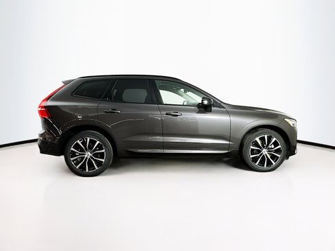 Used 2025 Volvo XC60 B5 Plus image 10