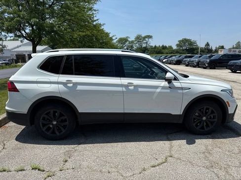 Certified 2024 Volkswagen Tiguan SE w/ Panoramic Sunroof Package AWD/4WD image 6