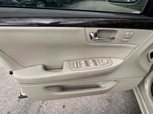 Used 2010 Cadillac DTS image 9