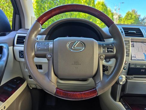 Used 2013 Lexus GX 460 image 19