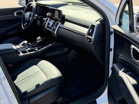 Used 2023 Kia Sorento S w/ Panoramic Sunroof Package image 26