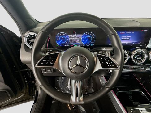 Used 2024 Mercedes-Benz EQB 300 4MATIC image 13