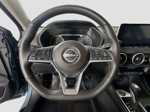 Used 2025 Nissan Sentra SR w/ SR Premium Package FWD image 11