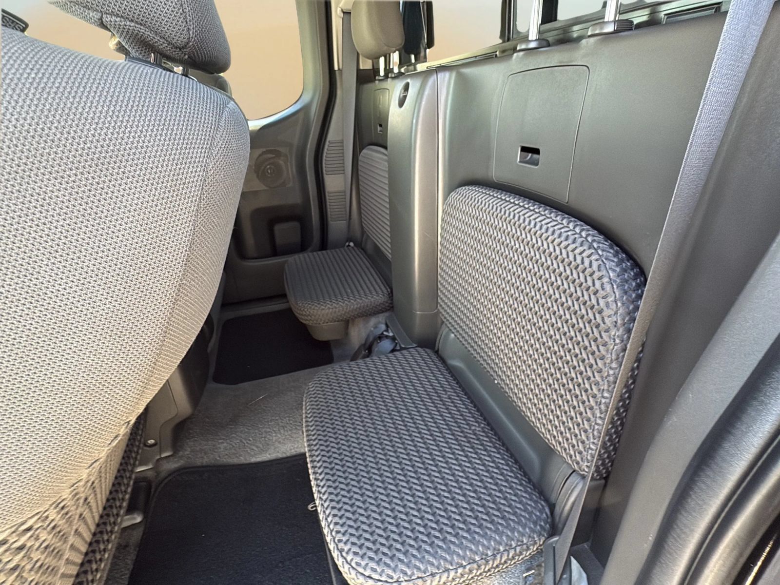Used 2010 Nissan Frontier SE w/ SE Value Truck Pkg AWD/4WD image 21