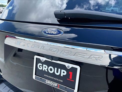 Used 2020 Ford Explorer XLT w/ Equipment Group 202A RWD image 28