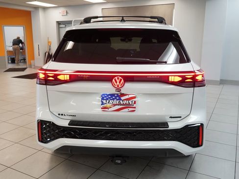 Used 2026 Volkswagen Tiguan SEL R-Line AWD/4WD image 9