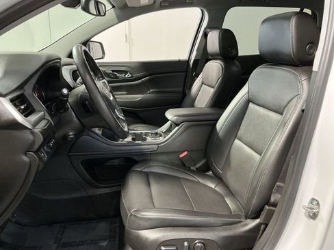 Used 2022 GMC Acadia SLT w/ Technology Package AWD/4WD image 14