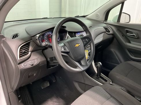 Used 2020 Chevrolet Trax LS w/ Tint and Cruise Package AWD/4WD image 17