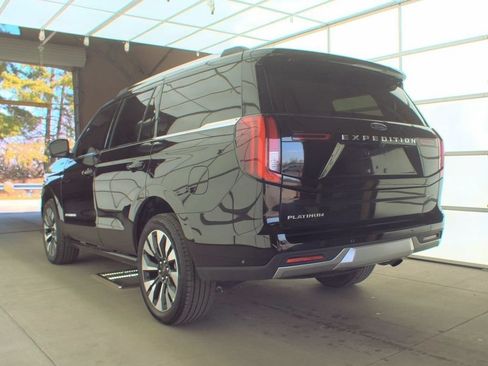 Used 2025 Ford Expedition Platinum w/ Driver's Package AWD/4WD image 4