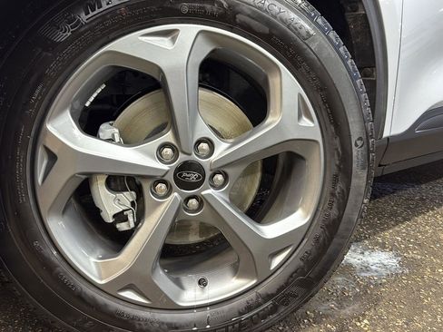 Certified 2025 Ford Escape ST-Line image 9