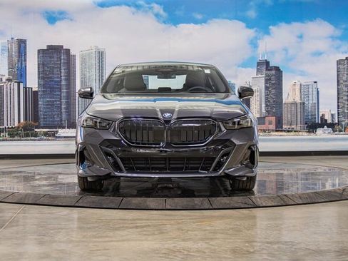 New 2026 BMW 550e xDrive image 3