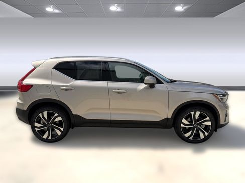 Certified 2023 Volvo XC40 B5 Plus w/ Protection Package Premier AWD/4WD image 8