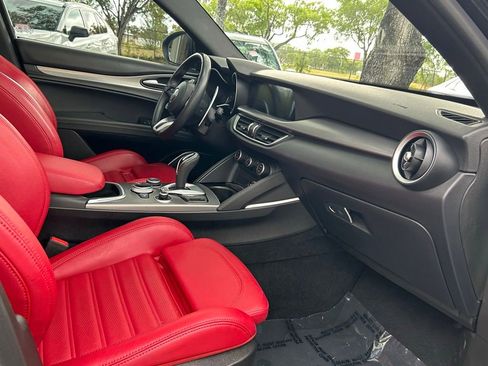 Used 2022 Alfa Romeo Stelvio Veloce AWD/4WD image 38