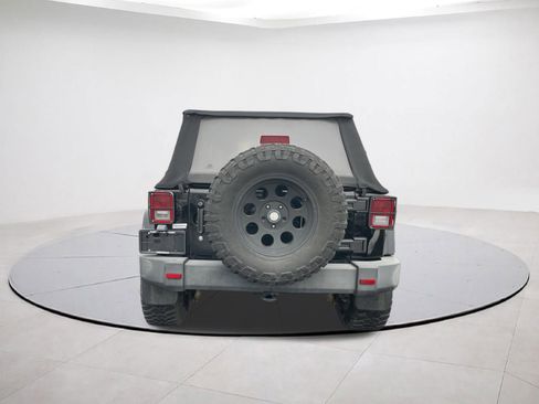 Used 2007 Jeep Wrangler Unlimited Sahara image 5