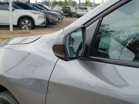 Used 2023 Chevrolet Equinox LS FWD image 9