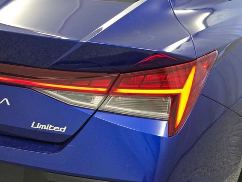 Used 2024 Hyundai Elantra Limited image 12