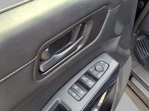 Used 2025 Nissan Pathfinder SV AWD/4WD image 19