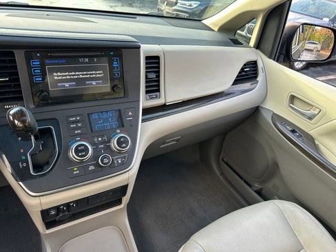 Used 2015 Toyota Sienna XLE image 18