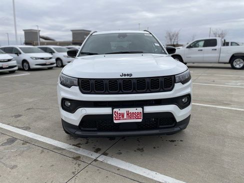 New 2026 Jeep Compass Latitude image 9
