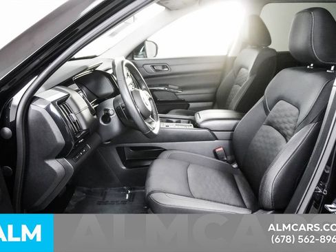 Used 2025 Nissan Pathfinder SV image 16