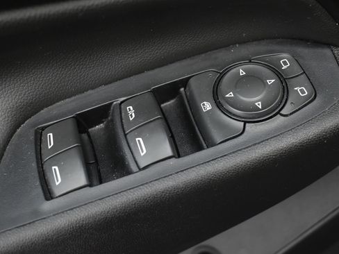 Used 2019 Chevrolet Equinox LT w/ Driver Convenience Package image 12