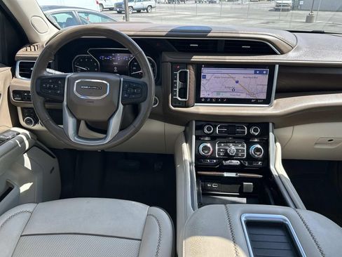 Used 2021 GMC Yukon XL Denali w/ Denali Premium Package AWD/4WD image 23