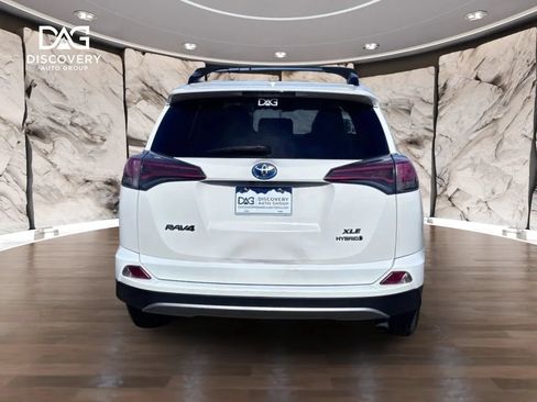 Used 2017 Toyota RAV4 XLE w/ Carpet Mat Package AWD/4WD image 3