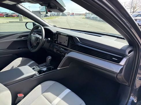 Used 2025 Toyota Camry SE image 21