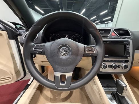Used 2013 Volkswagen Eos Komfort FWD image 38
