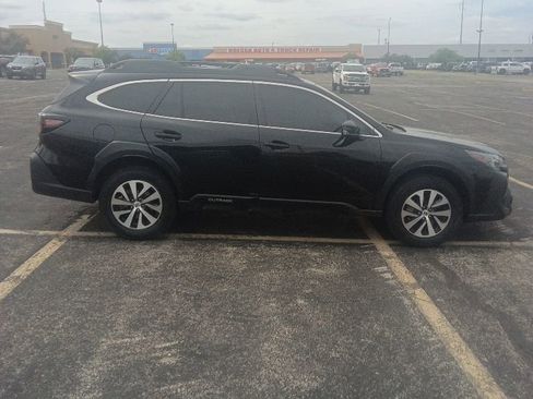 Used 2023 Subaru Outback Premium AWD/4WD image 6