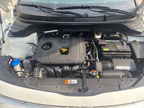Used 2025 Kia Soul LX w/ LX Technology Package FWD image 30