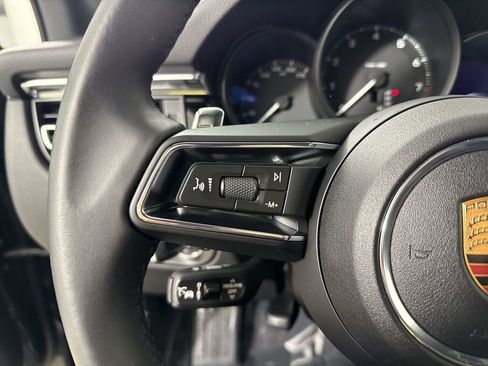 Certified 2025 Porsche Macan image 38