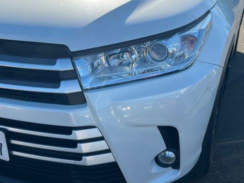 Used 2019 Toyota Highlander XLE AWD/4WD image 11