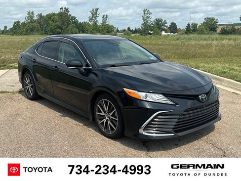 Used 2024 Toyota Camry XLE w/ Navigation Package FWD image 4