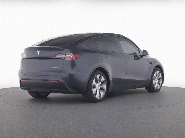 Used 2024 Tesla Model Y Long Range AWD/4WD image 4