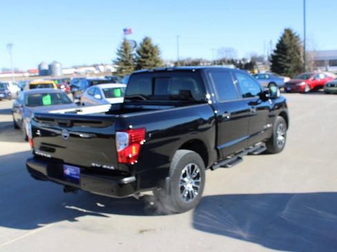 Used 2024 Nissan Titan SV w/ SV Convenience Package image 5