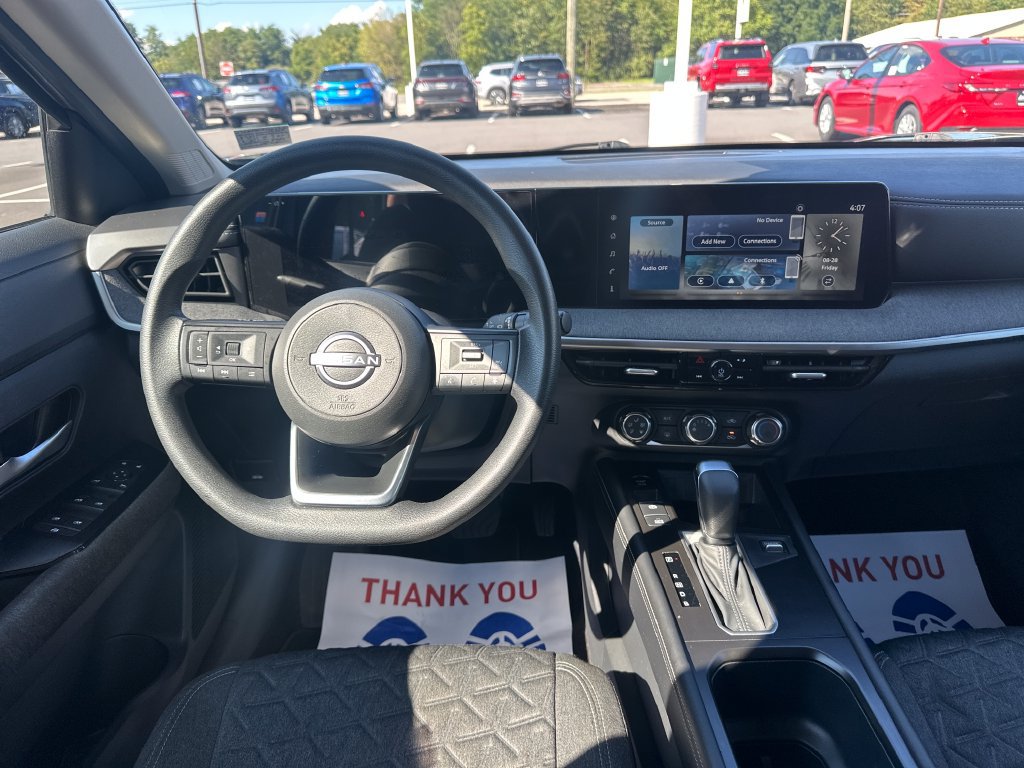 Used 2025 Nissan Kicks SV AWD/4WD image 18