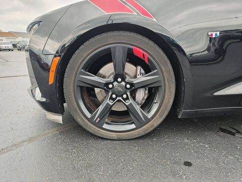 Used 2018 Chevrolet Camaro SS RWD image 10