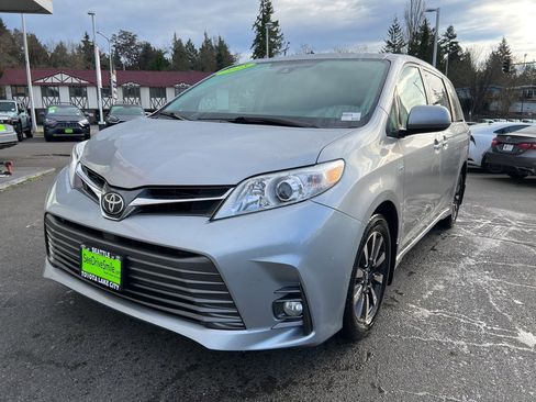 Certified 2018 Toyota Sienna XLE image 8