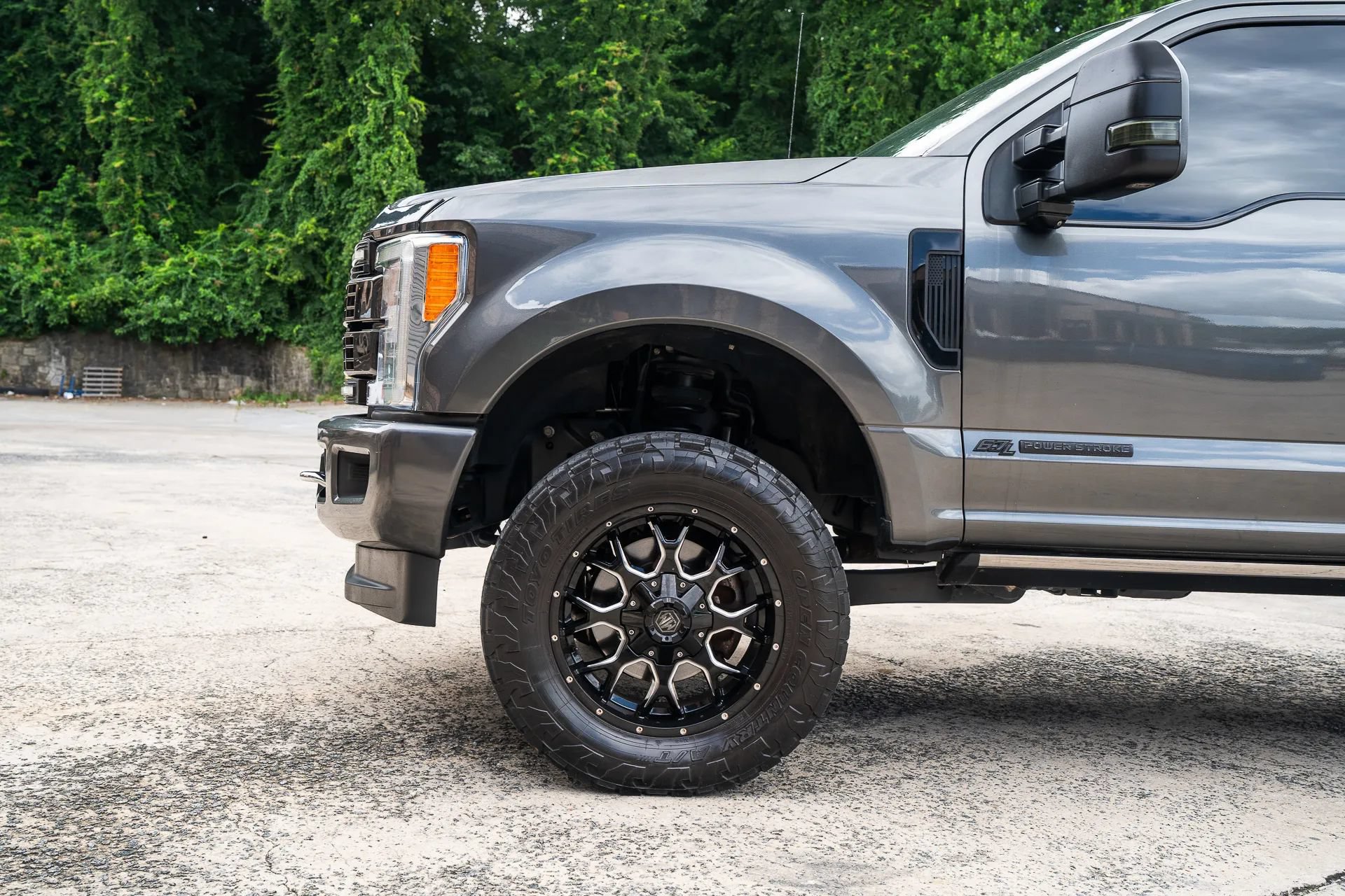 Used 2019 Ford F350 Platinum w/ Platinum Ultimate Package AWD/4WD image 3