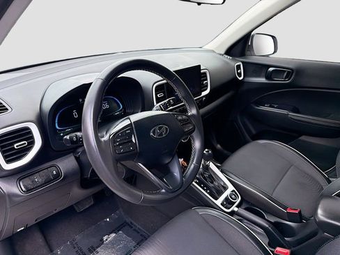 Certified 2024 Hyundai Venue Limited FWD image 9