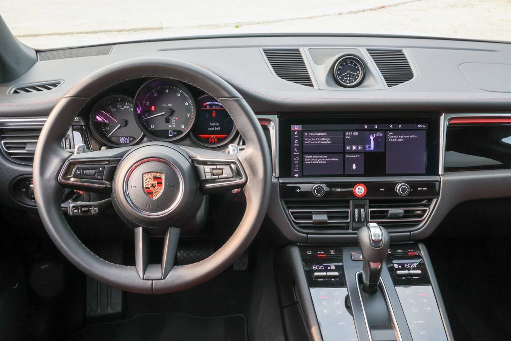 Certified 2026 Porsche Macan AWD/4WD image 38