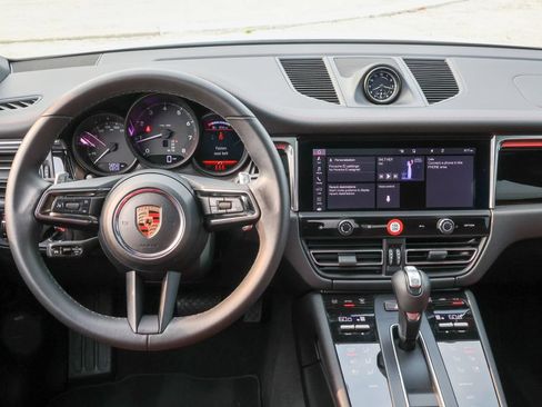 Certified 2026 Porsche Macan AWD/4WD image 38