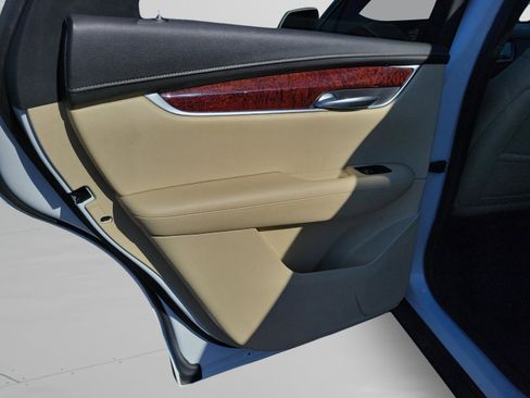 Used 2018 Cadillac XT5 Luxury w/ Driver Awareness Package image 11