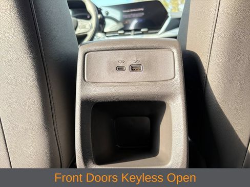 Used 2025 Chevrolet Trax LT w/ LT Convenience Package FWD image 6